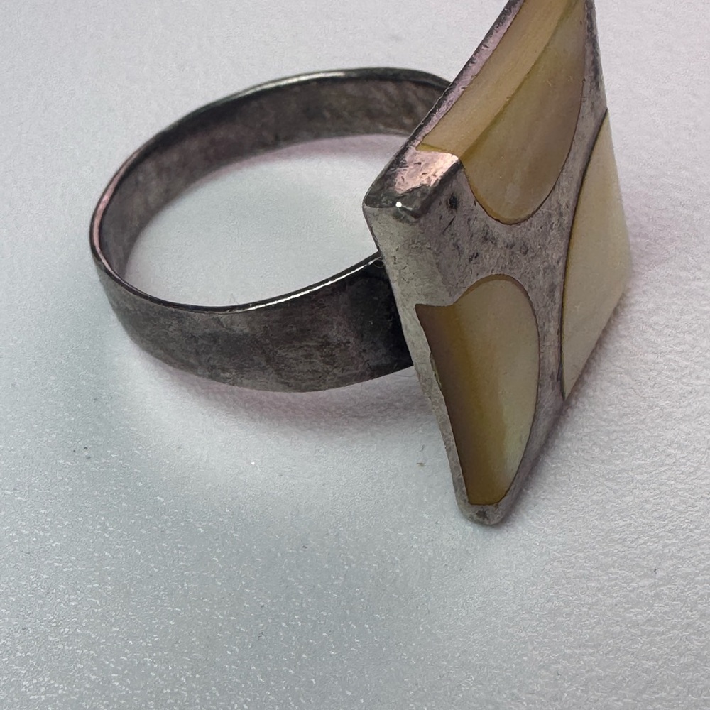 Sterling Silver Rind with MOP Inlay size 9 - Picture 6 of 12